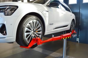 Audi løftes direkte på hjulene